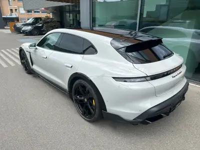 Porsche Taycan Cross Turismo Turbo S — Performance électrique 625 ch, 33 900 km seulement — Miniature 7