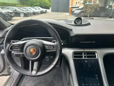 Porsche Taycan Cross Turismo Turbo S — Performance électrique 625 ch, 33 900 km seulement — Miniature 10