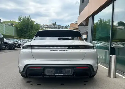 Porsche Taycan Cross Turismo Turbo S — Performance électrique 625 ch, 33 900 km seulement — Miniature 15