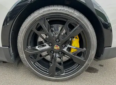 Porsche Taycan Cross Turismo Turbo S — Performance électrique 625 ch, 33 900 km seulement — Miniature 14