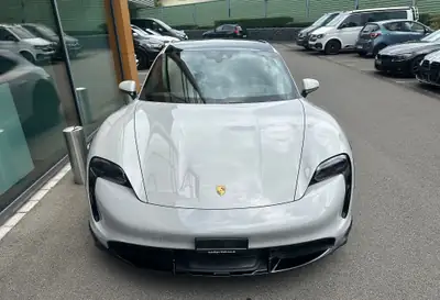 Porsche Taycan Cross Turismo Turbo S — Performance électrique 625 ch, 33 900 km seulement — Miniature 16