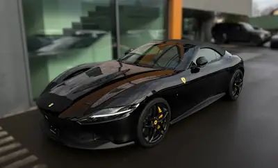 Ferrari Roma Spider 3.9 Turbo — Cabriolet sport légendaire, quasi-neuf avec 390 km — rear view