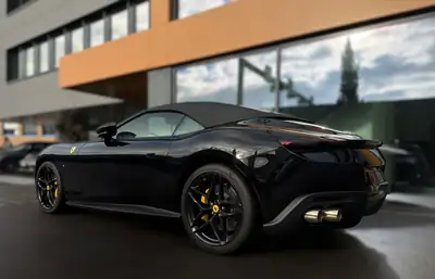 Ferrari Roma Spider 3.9 Turbo — Cabriolet sport légendaire, quasi-neuf avec 390 km — interior