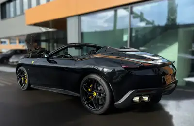 Ferrari Roma Spider 3.9 Turbo — Cabriolet sport légendaire, quasi-neuf avec 390 km — detail