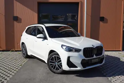 BMW X1 sDrive 18i M Sport — SUV compact dynamique, faible kilométrage, équipé intelligemment — vue extérieure