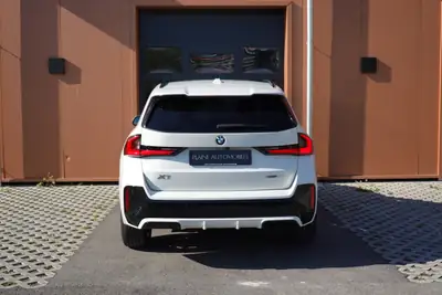 BMW X1 sDrive 18i M Sport — SUV compact dynamique, faible kilométrage, équipé intelligemment — Miniature 9