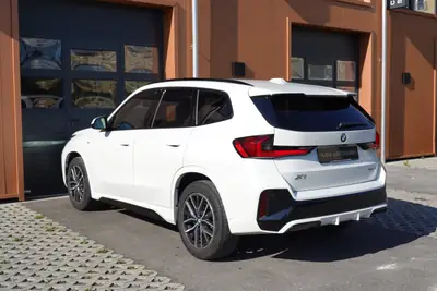 BMW X1 sDrive 18i M Sport — SUV compact dynamique, faible kilométrage, équipé intelligemment — Miniature 10