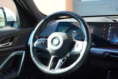 BMW X1 sDrive 18i M Sport — SUV compact dynamique, faible kilométrage, équipé intelligemment — Miniature 12