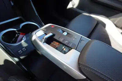 BMW X1 sDrive 18i M Sport — SUV compact dynamique, faible kilométrage, équipé intelligemment — Miniature 19