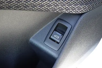 BMW X1 sDrive 18i M Sport — SUV compact dynamique, faible kilométrage, équipé intelligemment — Miniature 21