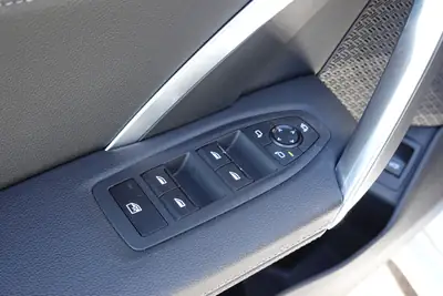 BMW X1 sDrive 18i M Sport — SUV compact dynamique, faible kilométrage, équipé intelligemment — Miniature 20