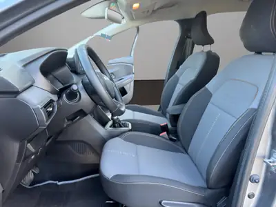 Dacia Jogger HEV 140 Extreme — Monospace hybride 7 places, consommation optimisée — Thumbnail 9