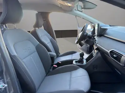 Dacia Jogger HEV 140 Extreme — Monospace hybride 7 places, consommation optimisée — Thumbnail 17