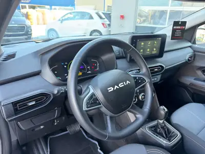 Dacia Jogger HEV 140 Extreme — Monospace hybride 7 places, consommation optimisée — Thumbnail 23