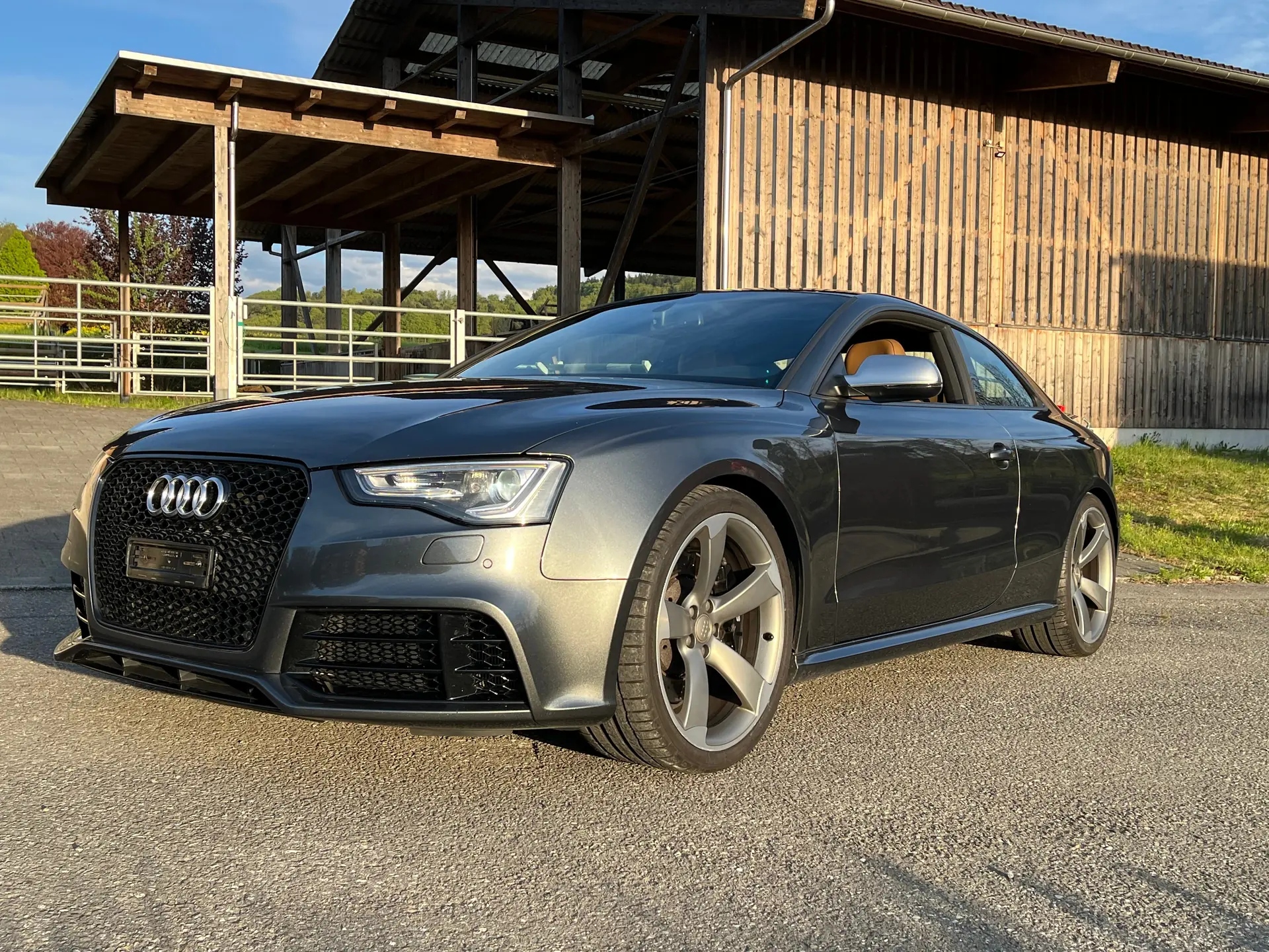 Audi RS5 Coupé 450 ch — Sportive haut de gamme, révision complète et MFK à jour — Außenansicht