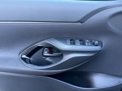 Toyota Yaris Cross 1.5 Active Drive e-CVT — Hybride essence, neuf avec garantie constructeur — Thumbnail 12