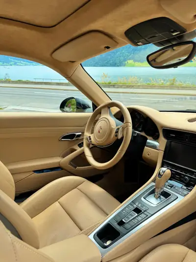 Porsche 911 Carrera 3.4 PDK — Coupé sportif mythique, entretien récent et faible kilométrage — intérieur