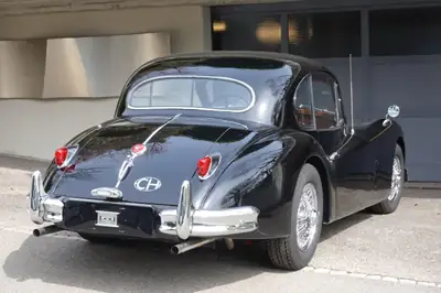 Jaguar XK140 Coupé 1955 — Légende britannique, statut vétéran, 210 ch authentiques — intérieur