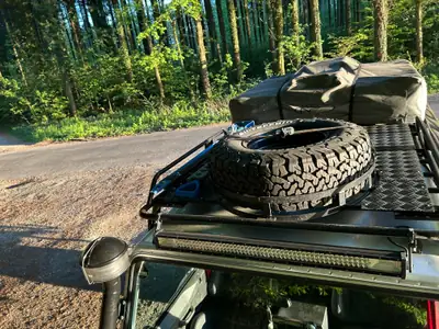 Land Rover Defender 110 SW 2.5 Td5 — L'aventurier polyvalent, historique et fiable — Miniatur 11