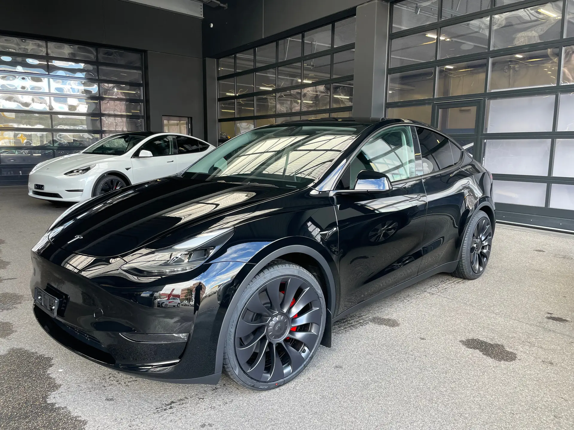 Tesla Model Y Performance Dual Motor — SUV électrique haute performance, 49'000 km