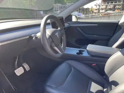 Tesla Model Y Performance Dual Motor — SUV électrique haute performance, 49'000 km — détail