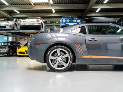 Chevrolet Camaro SS 2010 — Muscle car légendaire, 405 ch et très faible kilométrage — Miniature 12