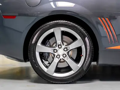 Chevrolet Camaro SS 2010 — Muscle car légendaire, 405 ch et très faible kilométrage — Miniature 11