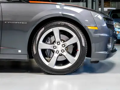Chevrolet Camaro SS 2010 — Muscle car légendaire, 405 ch et très faible kilométrage — Miniature 10