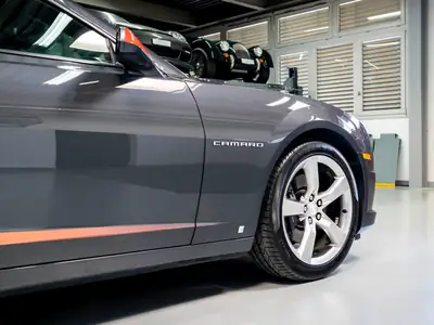 Chevrolet Camaro SS 2010 — Muscle car légendaire, 405 ch et très faible kilométrage — Miniature 13