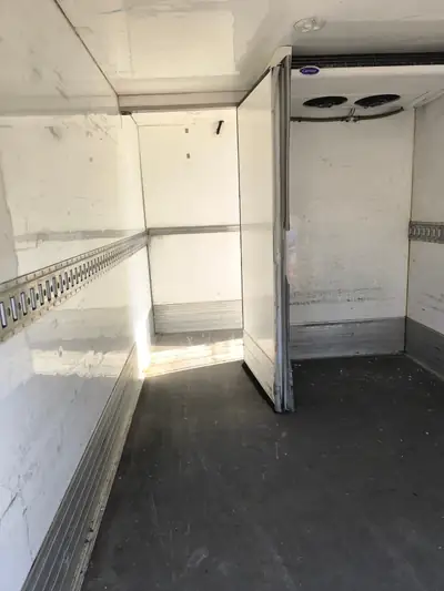 IVECO Daily 2.3 HPI 156 — Utilitaire robuste, sans sinistre, prêt au travail — Miniature 9