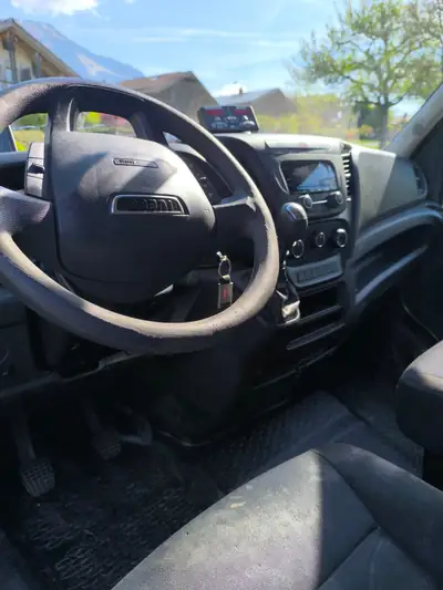 IVECO Daily 2.3 HPI 156 — Utilitaire robuste, sans sinistre, prêt au travail — Miniature 14