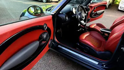 MINI Cabrio Cooper S — Cabriolet sportif emblématique, 175 ch et design iconique — Thumbnail 12