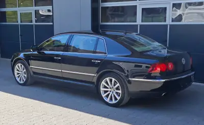 Volkswagen Phaeton — Berline de prestige, moteur 334 ch, version longue — Heckansicht