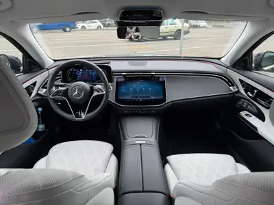 Mercedes-Benz E 300 e T-Modell — Break hybride rechargeable, 313 ch, très peu kilométré — Armaturenbrett
