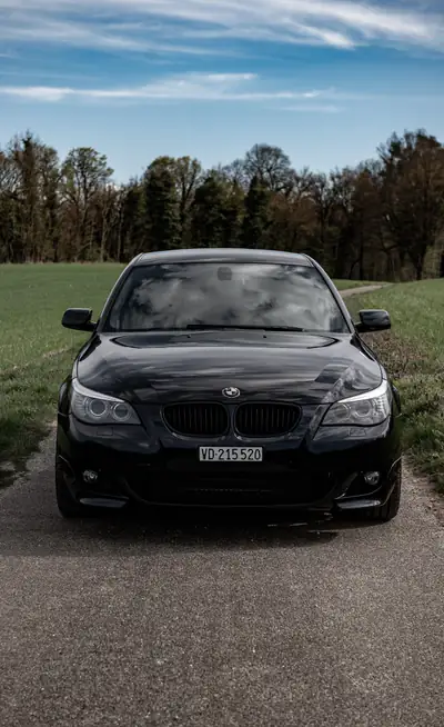 BMW 530i 2007 — Berline premium sans accident, motorisation performante — vista esterna