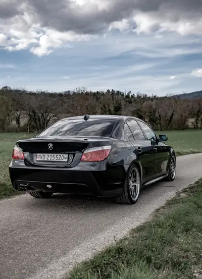 BMW 530i 2007 — Berline premium sans accident, motorisation performante — cruscotto