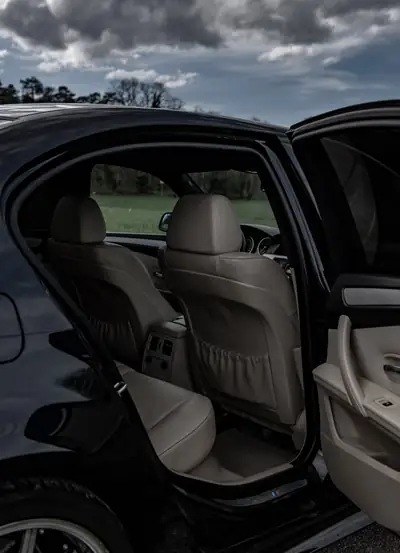 BMW 530i 2007 — Berline premium sans accident, motorisation performante — interni