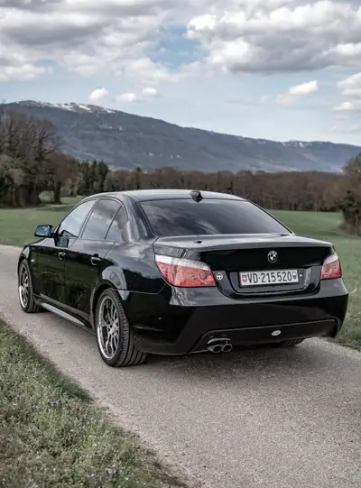 BMW 530i 2007 — Berline premium sans accident, motorisation performante — Miniatura 7
