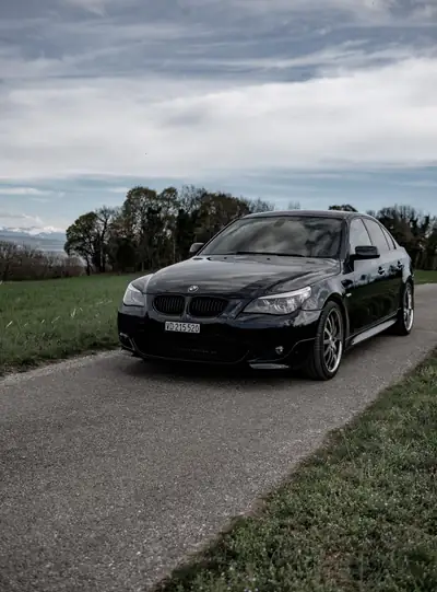 BMW 530i 2007 — Berline premium sans accident, motorisation performante — Miniatura 10