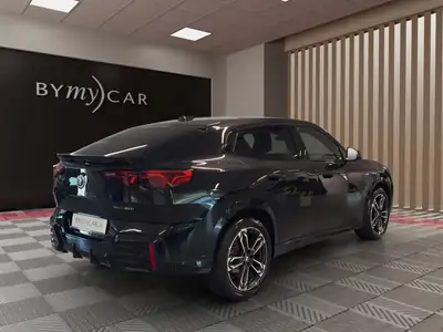 BMW X2 sDrive 20i 48V M Sport — SUV compact dynamique, essence performante — vista posteriore