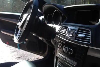 Mercedes-Benz E 350 4Matic Coupé — Élégance sportive et traction intégrale — Heckansicht