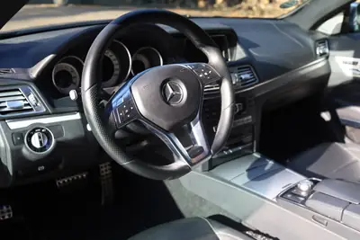 Mercedes-Benz E 350 4Matic Coupé — Élégance sportive et traction intégrale — Detail