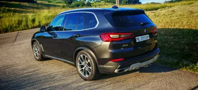 BMW X5 30d xDrive XLine — SUV premium diesel, suspension pneumatique, 135 000 km — fianco