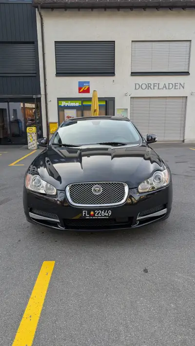 Jaguar XF 4.2 V8 Premium Luxury — Berline sportive d'exception, sans accident — Außenansicht