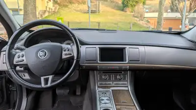 Jaguar XF 4.2 V8 Premium Luxury — Berline sportive d'exception, sans accident — Miniatur 8