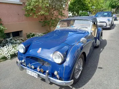 Triumph TR2 1955 — Cabriolet de légende, véhicule vétéran documenté — interni