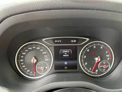 Mercedes-Benz B 180 BlueEfficiency — Monospace complet, 48'000 km, garantie 12 mois — tableau de bord