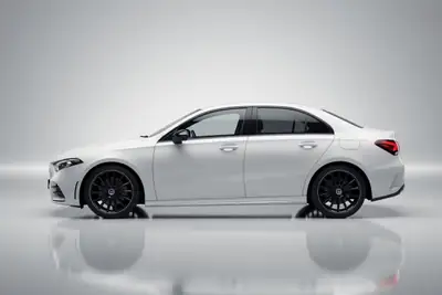 Mercedes-Benz Classe A 220 d AMG Line — Diesel efficace, entretien offert — Seitenansicht