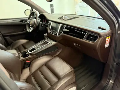 Porsche Macan 3.6 V6 Turbo Performance — SUV sportif 440 ch, tous terrains — dashboard