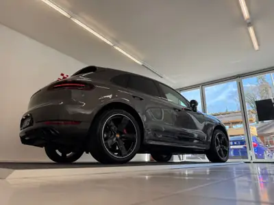 Porsche Macan 3.6 V6 Turbo Performance — SUV sportif 440 ch, tous terrains — detail